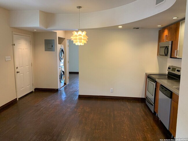 Foto del edificio - 810 E Ashby Pl