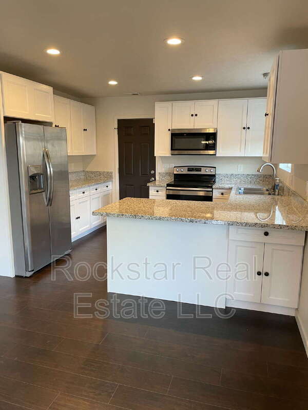 Building Photo - 2112 E Dalke Ave
