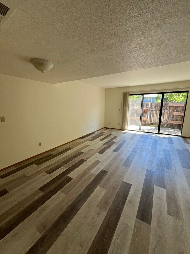 Foto del edificio - 870 Adams St