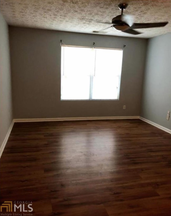 Foto del edificio - 5104 Fairington Ridge Cir