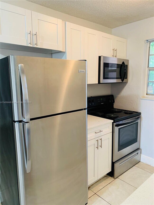 Foto del edificio - 580 NE 127th St