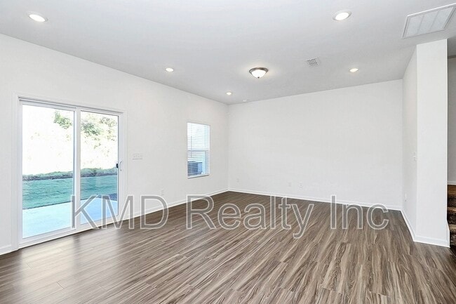 Foto del edificio - 3651 Secrest Lndg