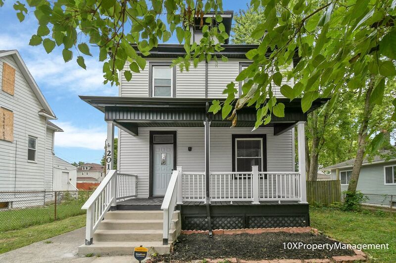 Primary Photo - 2014 Floral Ave
