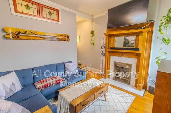 Photo - 127 E Exposition Ave Apartment