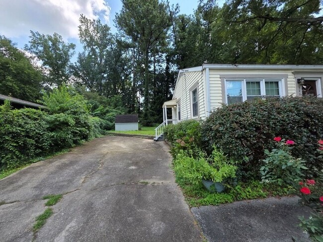 Photo - 540 Church Rd SE House