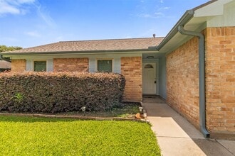 Building Photo - 16319 Pitch Pine Dr