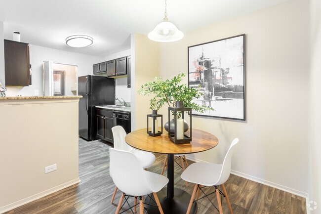 1BR,1BA,742SF - The Lilac - Martin's Point Apartment Homes