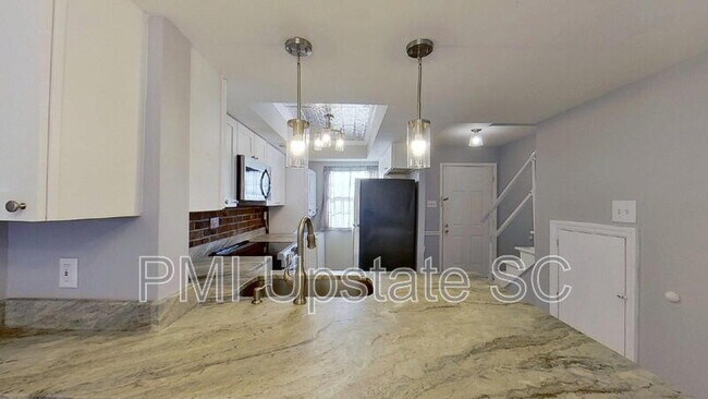 Foto del edificio - 2530 E North St