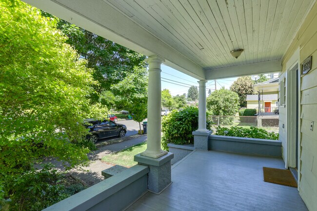 Building Photo - 3522 N Borthwick Ave