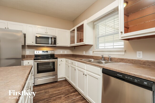 Building Photo - 837 Manderlay Way