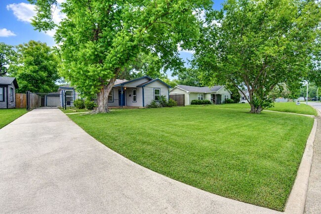 Foto del edificio - 4735 Marietta Ln