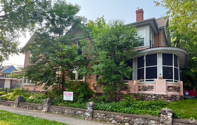 Building Photo - 3201 Emerson Ave S