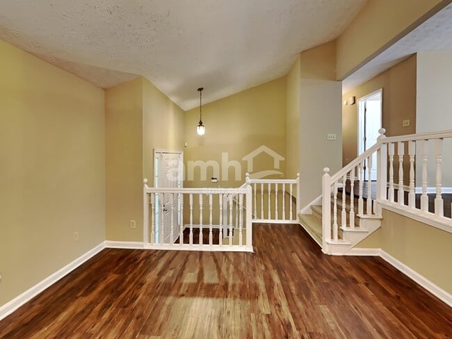 Building Photo - 251 Stewart Dr