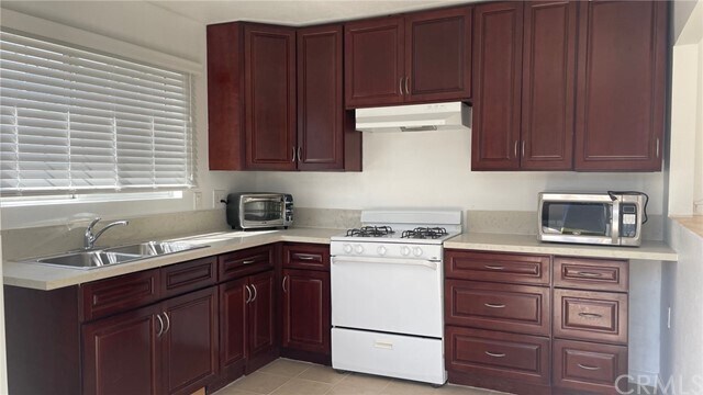 Building Photo - 8038 Poinsettia Dr