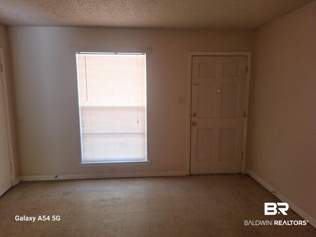 Building Photo - 2211 Wolf Ridge Rd