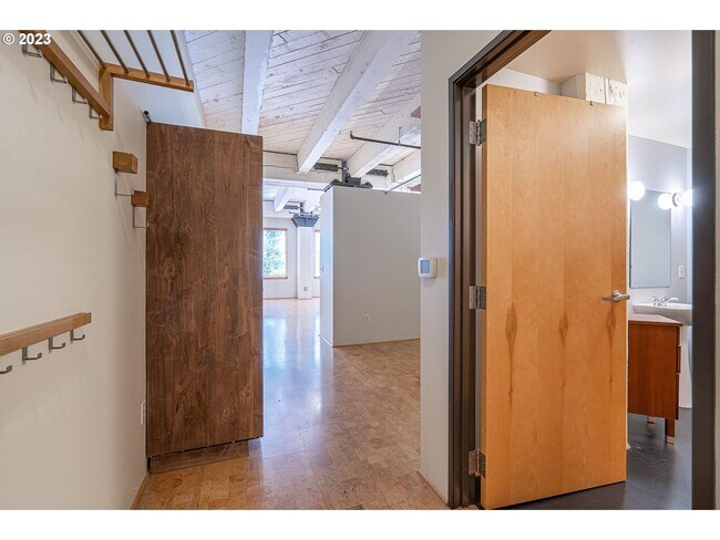 Foto del edificio - Immaculate 1 bedroom, 1 bath Industrial Lo...