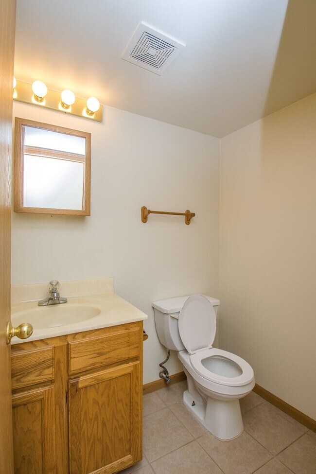 Foto del edificio - 2 bedroom / 1.5 bathroom Townhome for rent in Chesterton