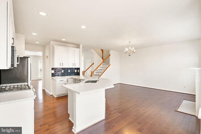 Foto del edificio - 7056 Courtyard Way