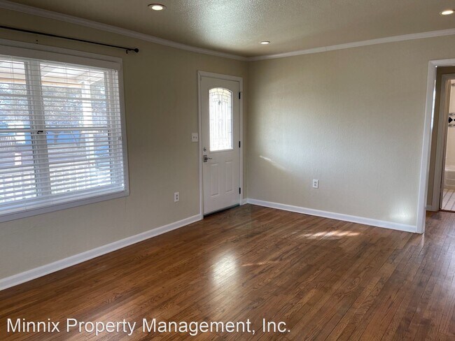 Building Photo - 2 br, 1 bath House - 1103 3rd Ave.