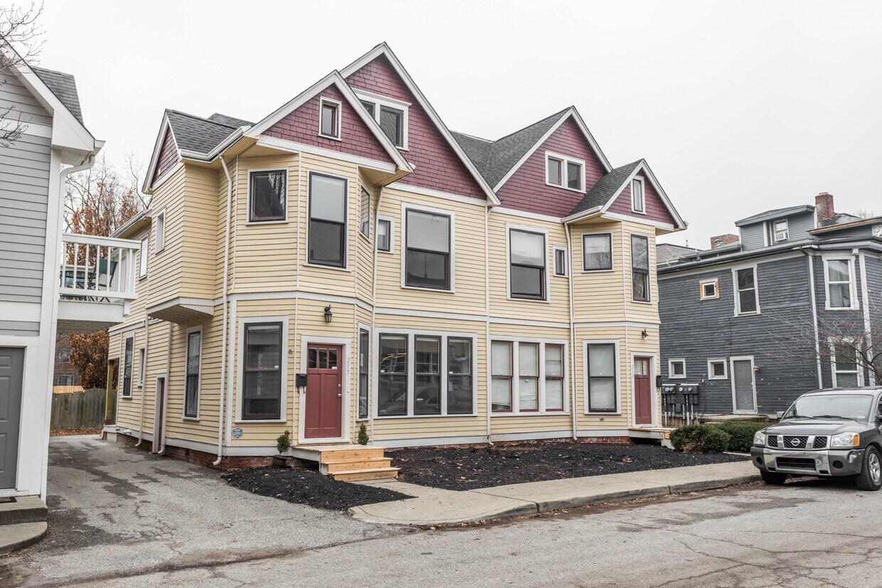 Primary Photo - 213 E 15th St