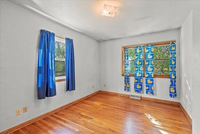 Foto del edificio - 4 Bedroom 2 Bath House in Cedar Falls walking distance to uni campus