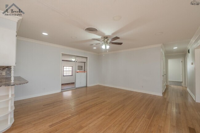 Foto del edificio - 2725 Devon Rd