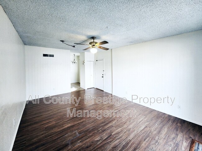 Building Photo - 2822 E Tierra Buena Ln