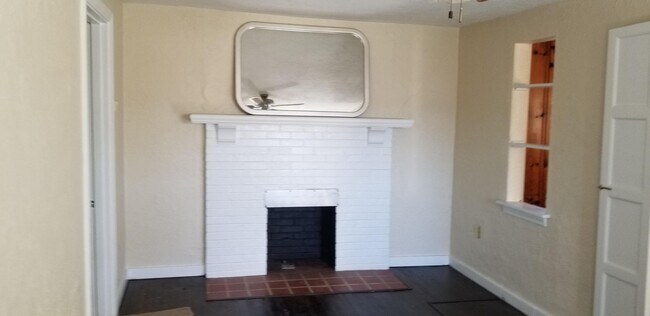 Foto del edificio - 2 Bedroom House for rent in Hampton