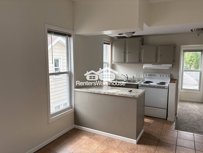 Building Photo - 708 Randolph Ave