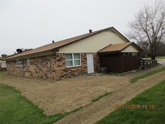 Building Photo - 108 S Shady Shores Rd