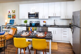 Building Photo - South Alex