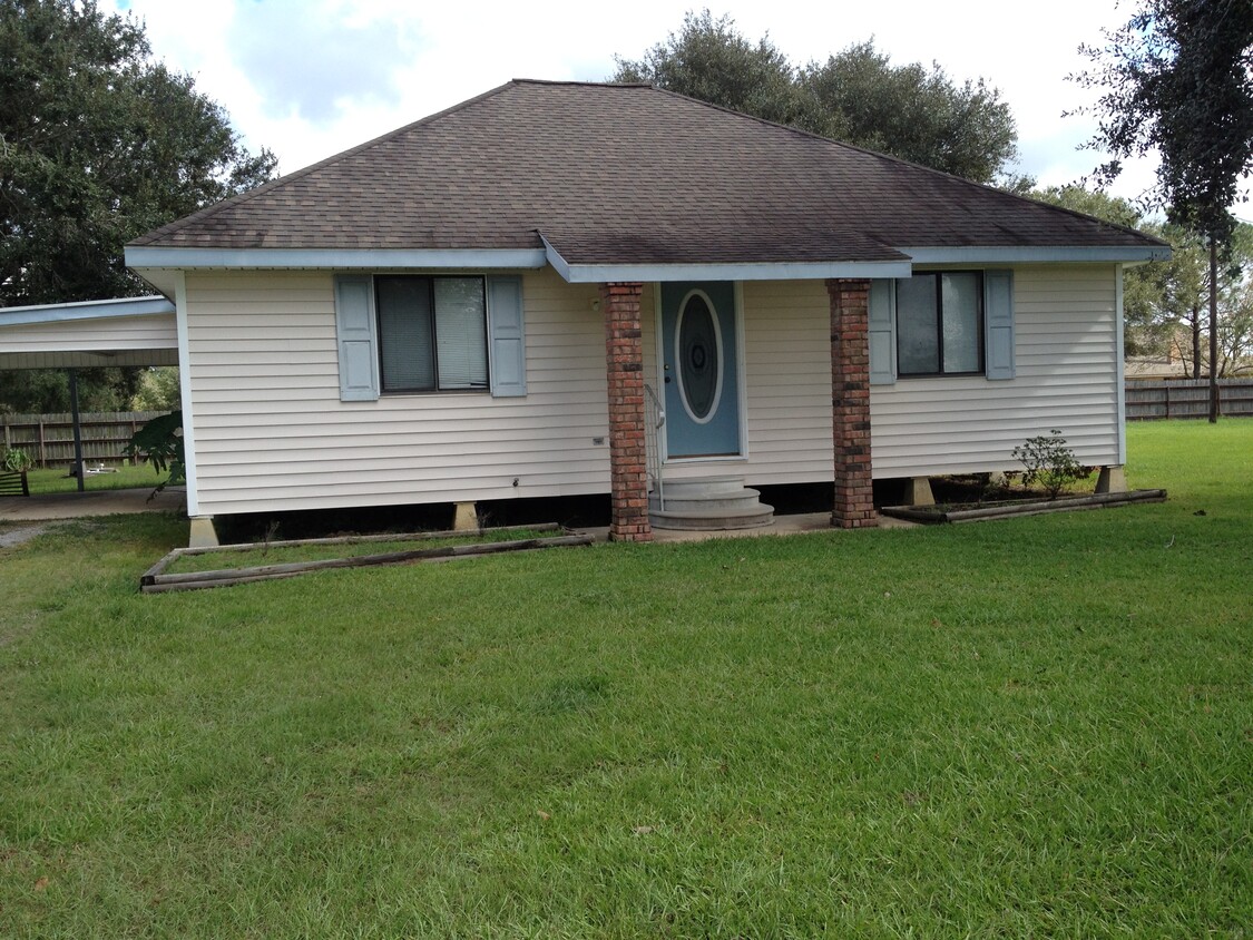 133-Front view - 133 W Menard Rd