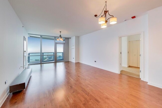 Building Photo - 1211 S Prairie Ave