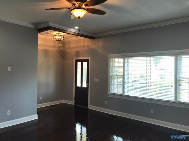 Foto del edificio - 807 Mckinley Ave NE