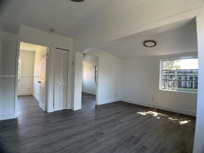 Foto del edificio - 2919 SW 25th Ter