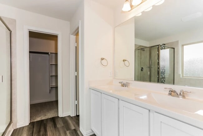 Photo - 1353 Renoir Dr House
