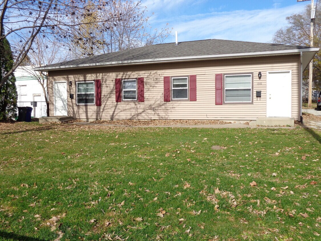 Foto principal - 1308-1310 J Ave NE
