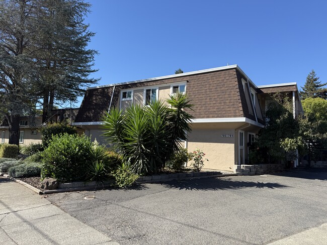 Building Photo - 785 S Freeway Dr