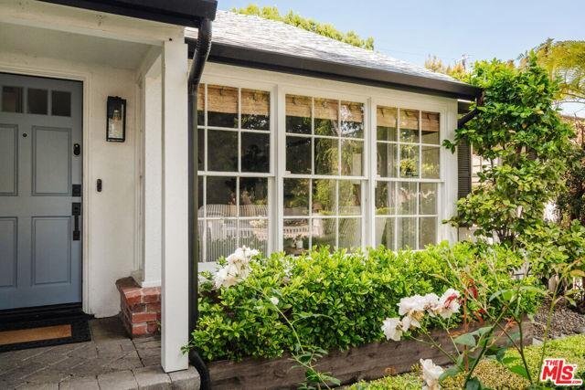 Foto del edificio - 4713 Noble Avenue, Los Angeles, CA 91403 -...