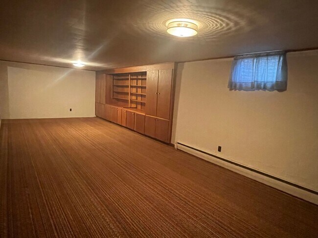 Building Photo - Single-family home on the west side of For...