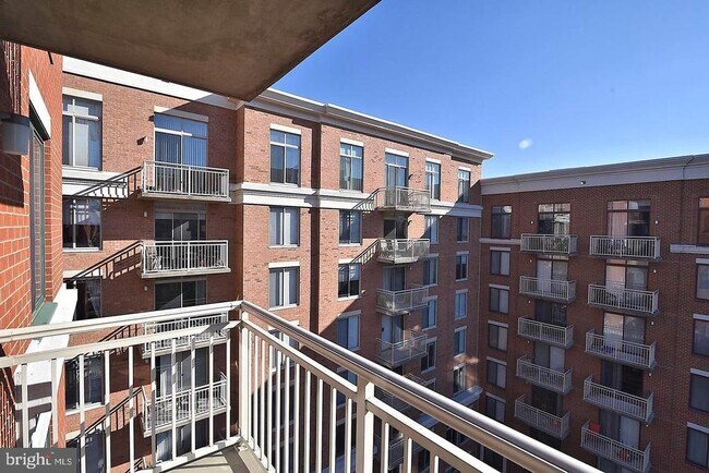 Foto del edificio - 1220 N Fillmore St