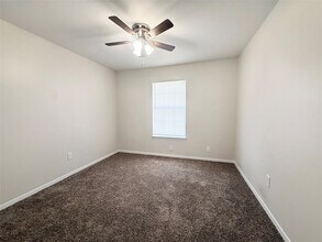 Building Photo - 500 Willow Dr