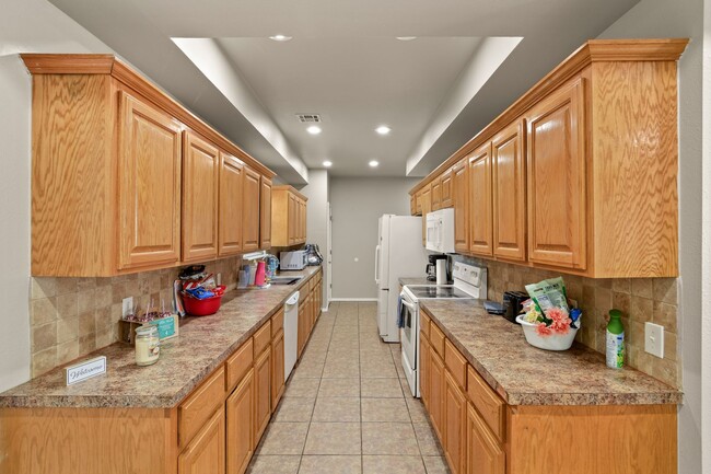 Building Photo - 3 Bed / 2.5 Bath in a 2 Story Four Plex - ...