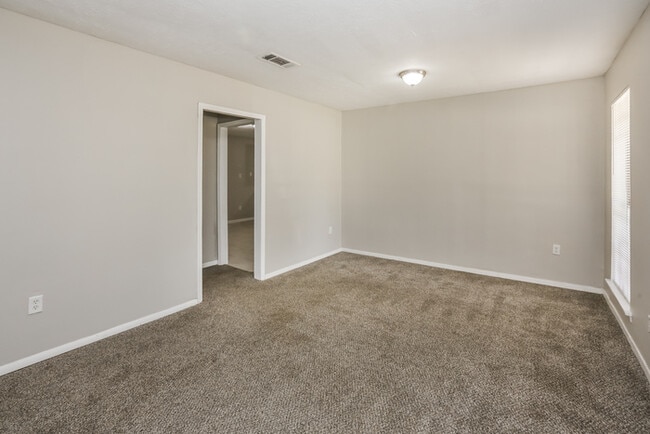 Building Photo - 125 James Garfield Cir