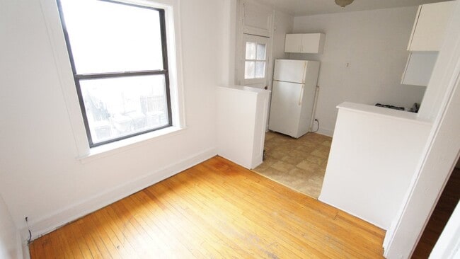 Building Photo - 2340 N Spaulding Ave