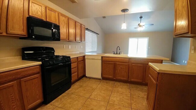 Foto del edificio - 4328 E Oak Ave
