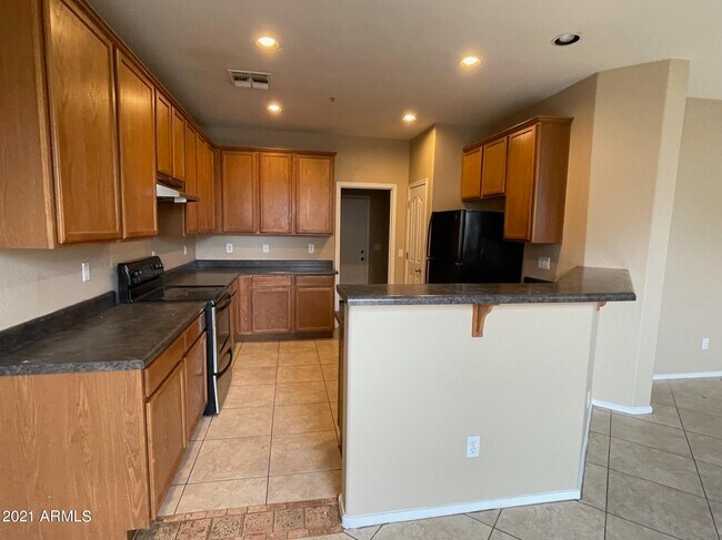 Foto del edificio - 8145 W Groom Creek Rd