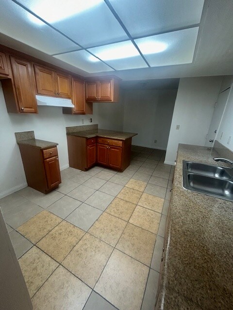 Building Photo - 577 W 17th St