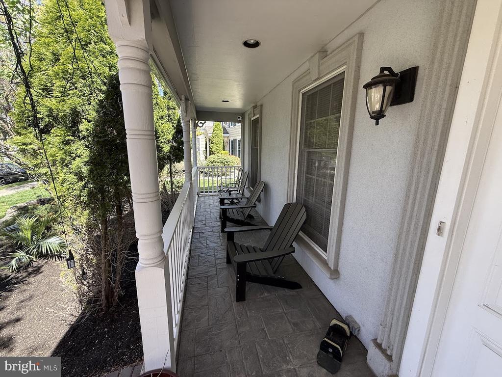 Primary Photo - 21 Crestview Dr