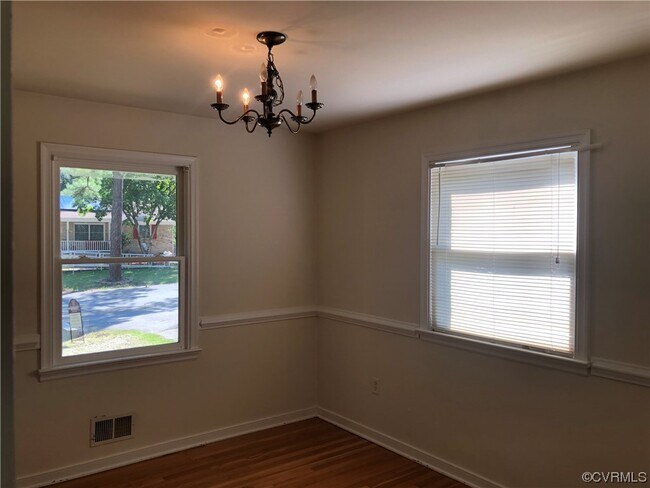 Foto del edificio - 2024 Cedarhurst Dr